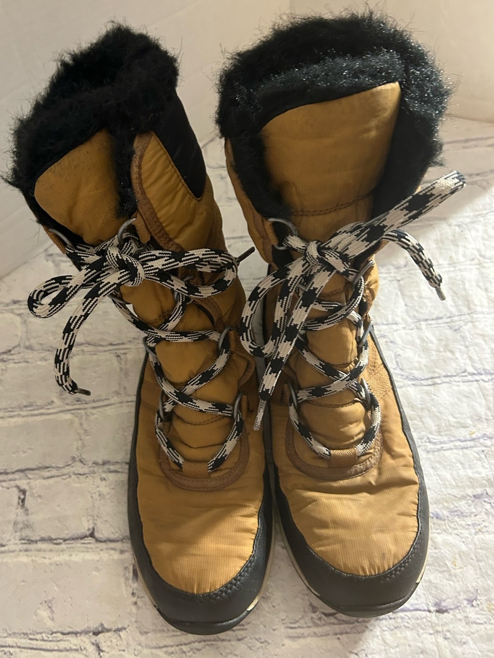 SOREL  WHITNEY 11 SHORT LACE UP WATERPROOF TAN/BLACK BOOTS WOMEN’S SIZE 7
